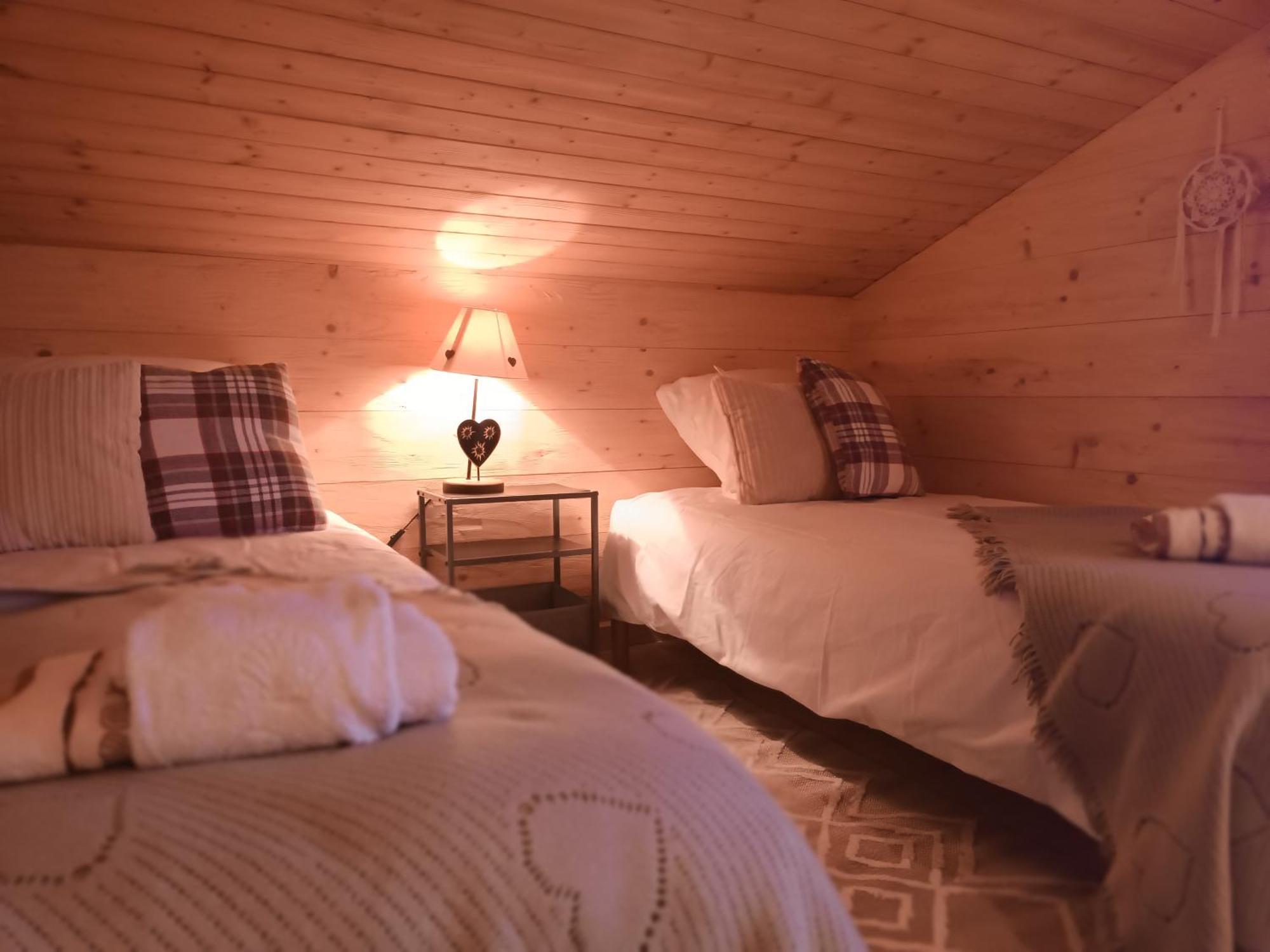 Charming Family Chalet For 8 People, With Private Hot Tub Les Clefs Exterior photo