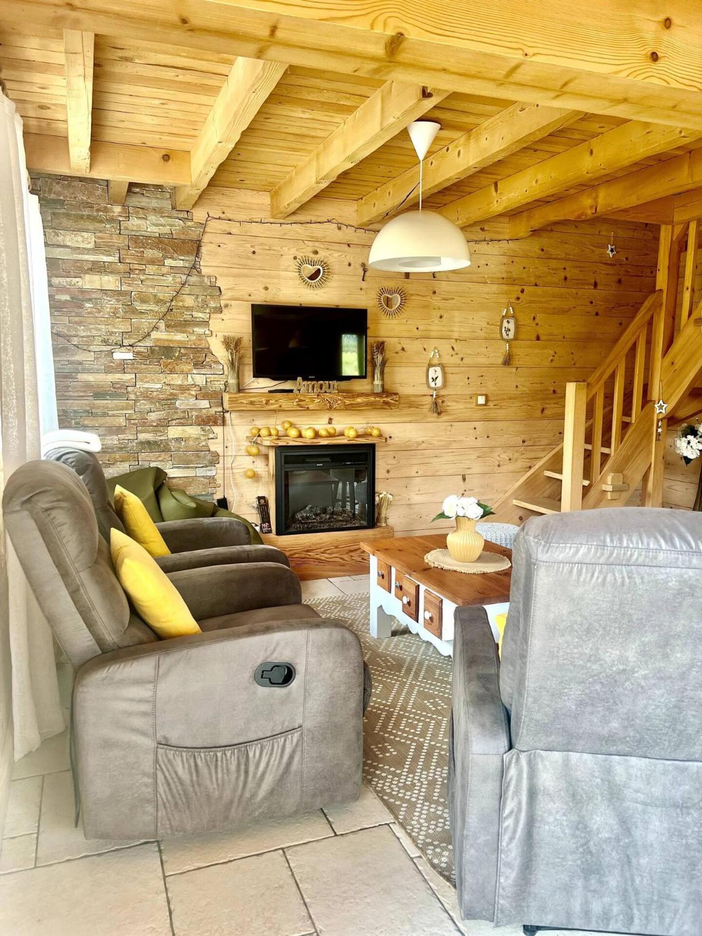 Charming Family Chalet For 8 People, With Private Hot Tub Les Clefs Exterior photo