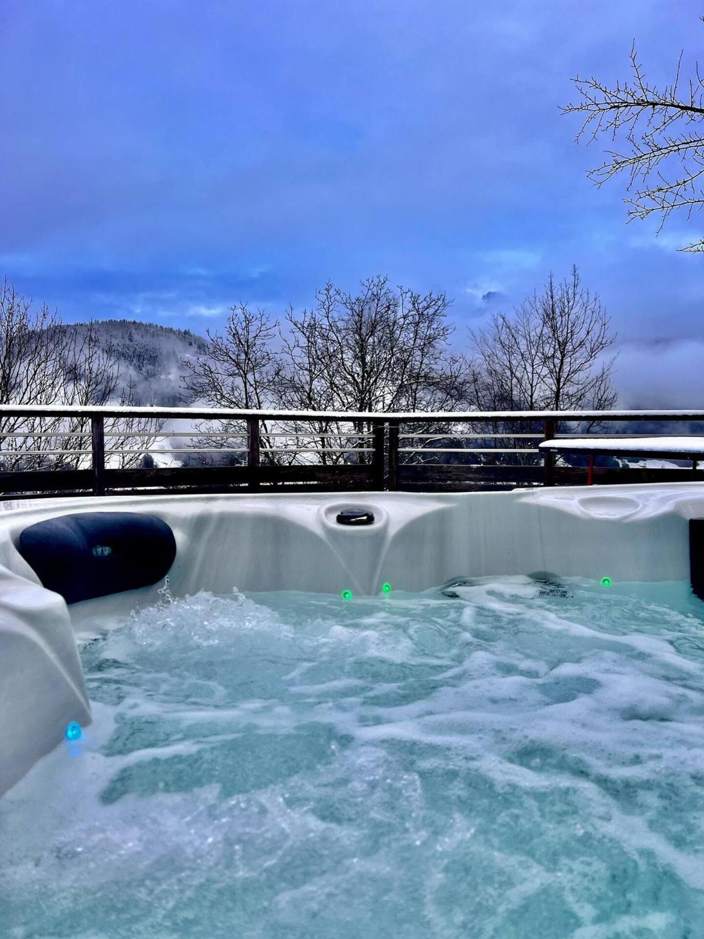 Charming Family Chalet For 8 People, With Private Hot Tub Les Clefs Exterior photo