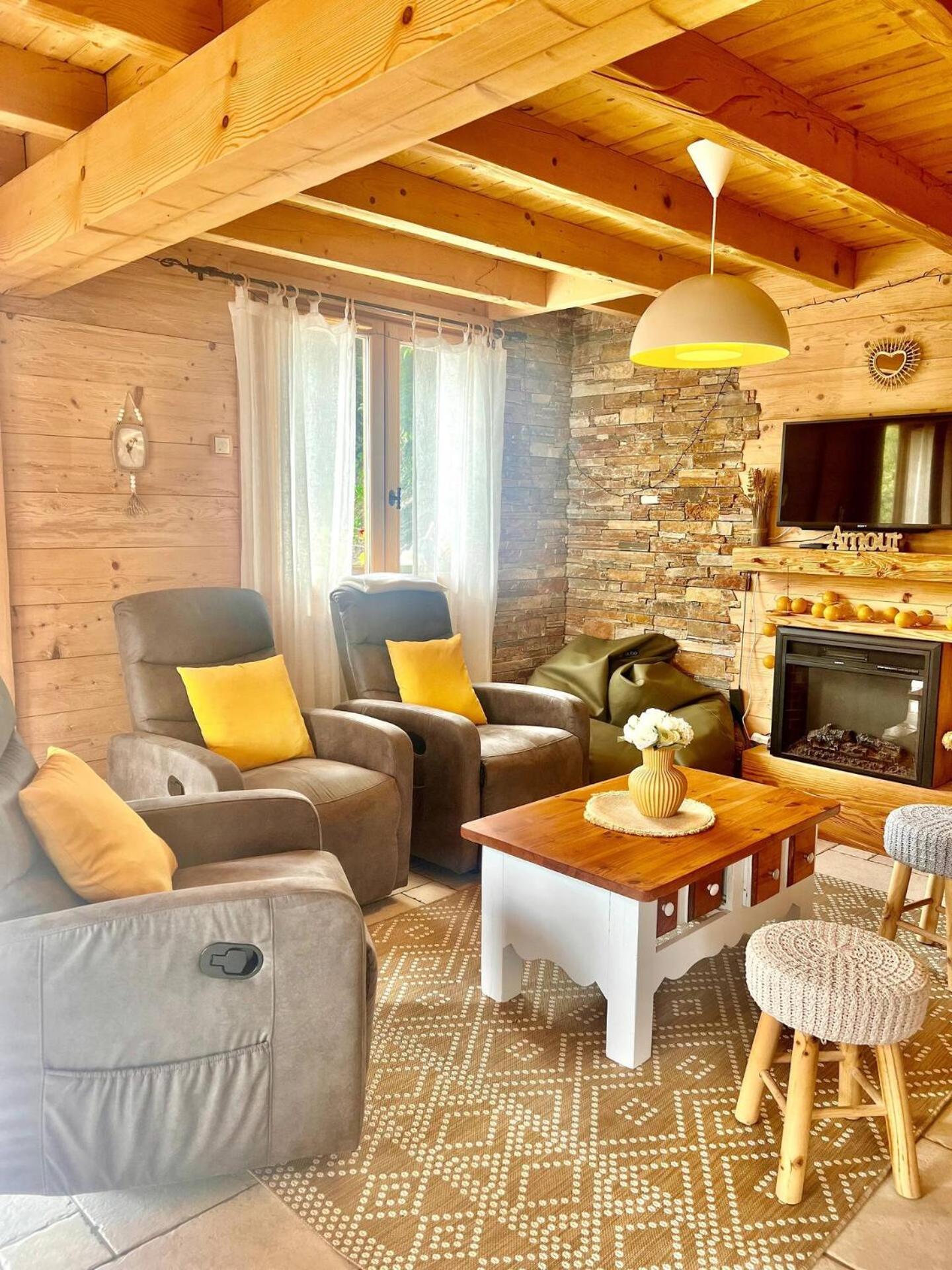 Charming Family Chalet For 8 People, With Private Hot Tub Les Clefs Exterior photo
